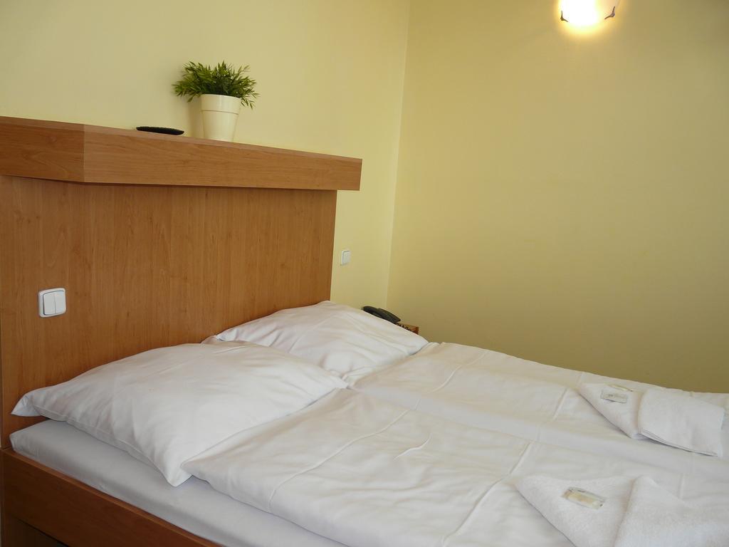 Hotel Ondras Злин Номер фото