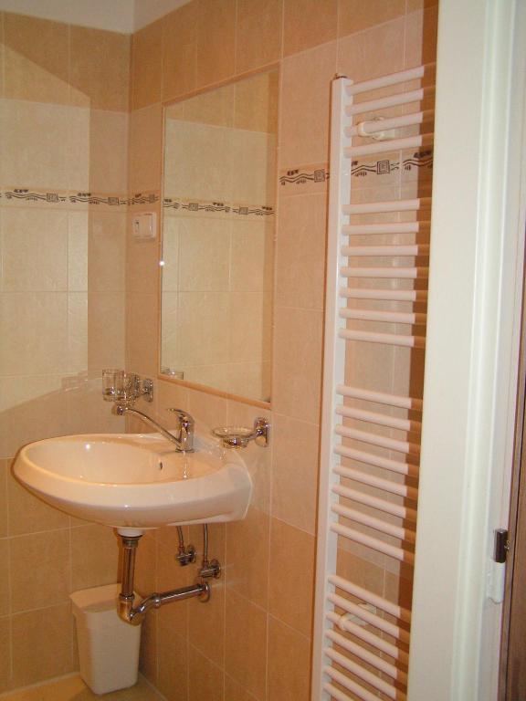 Hotel Ondras Злин Номер фото
