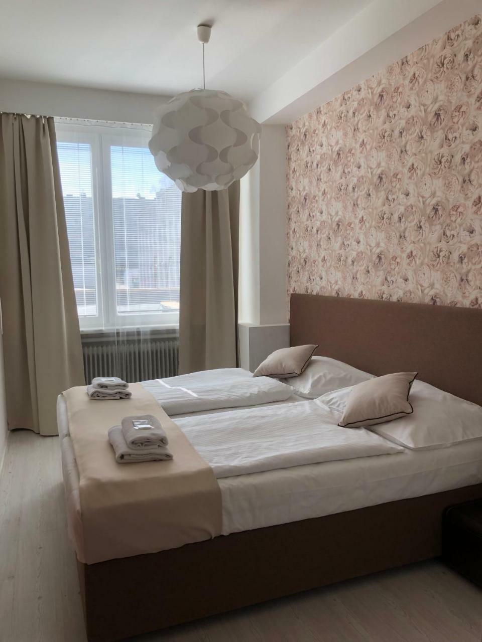 Hotel Ondras Злин Экстерьер фото