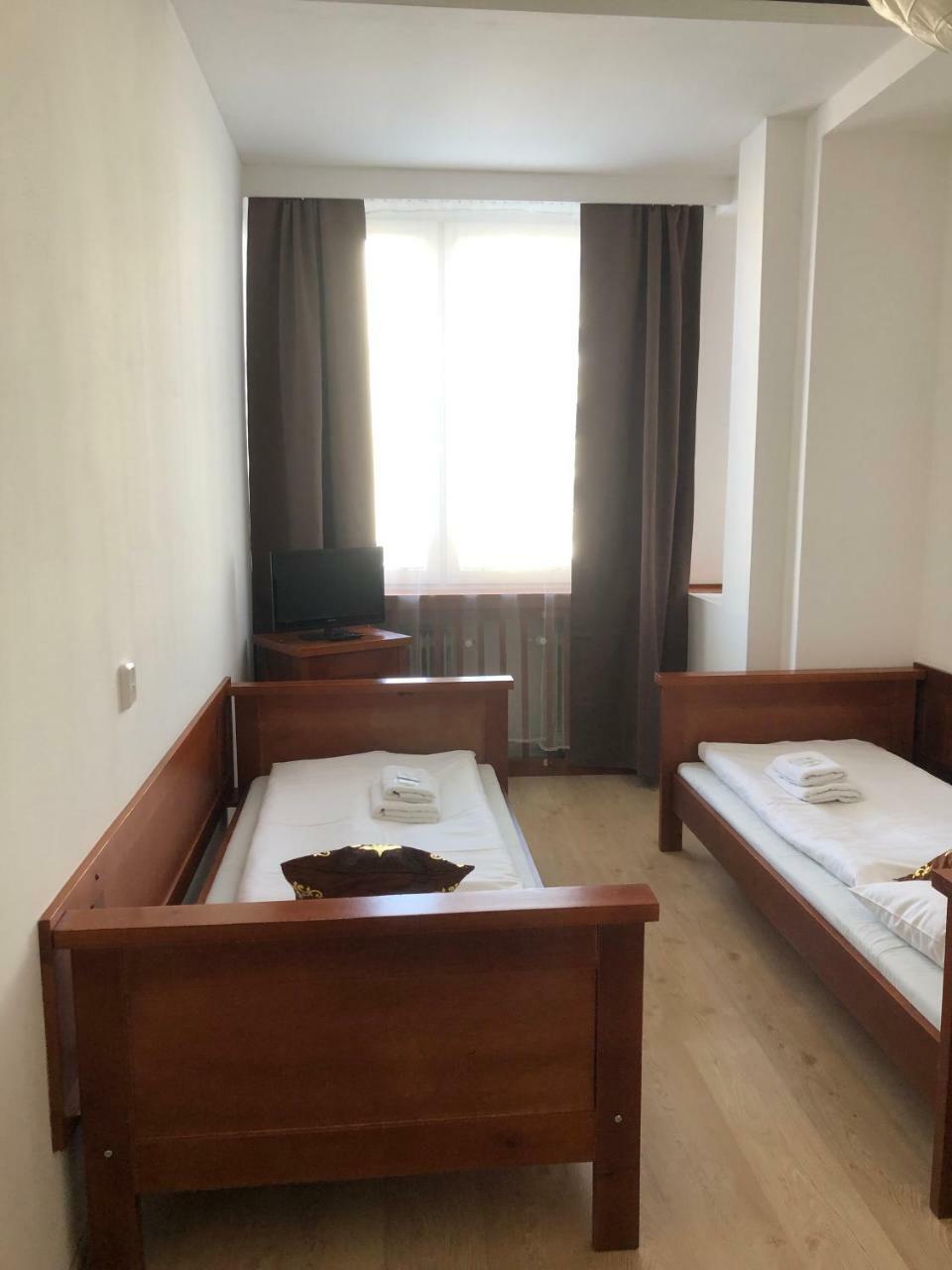 Hotel Ondras Злин Экстерьер фото