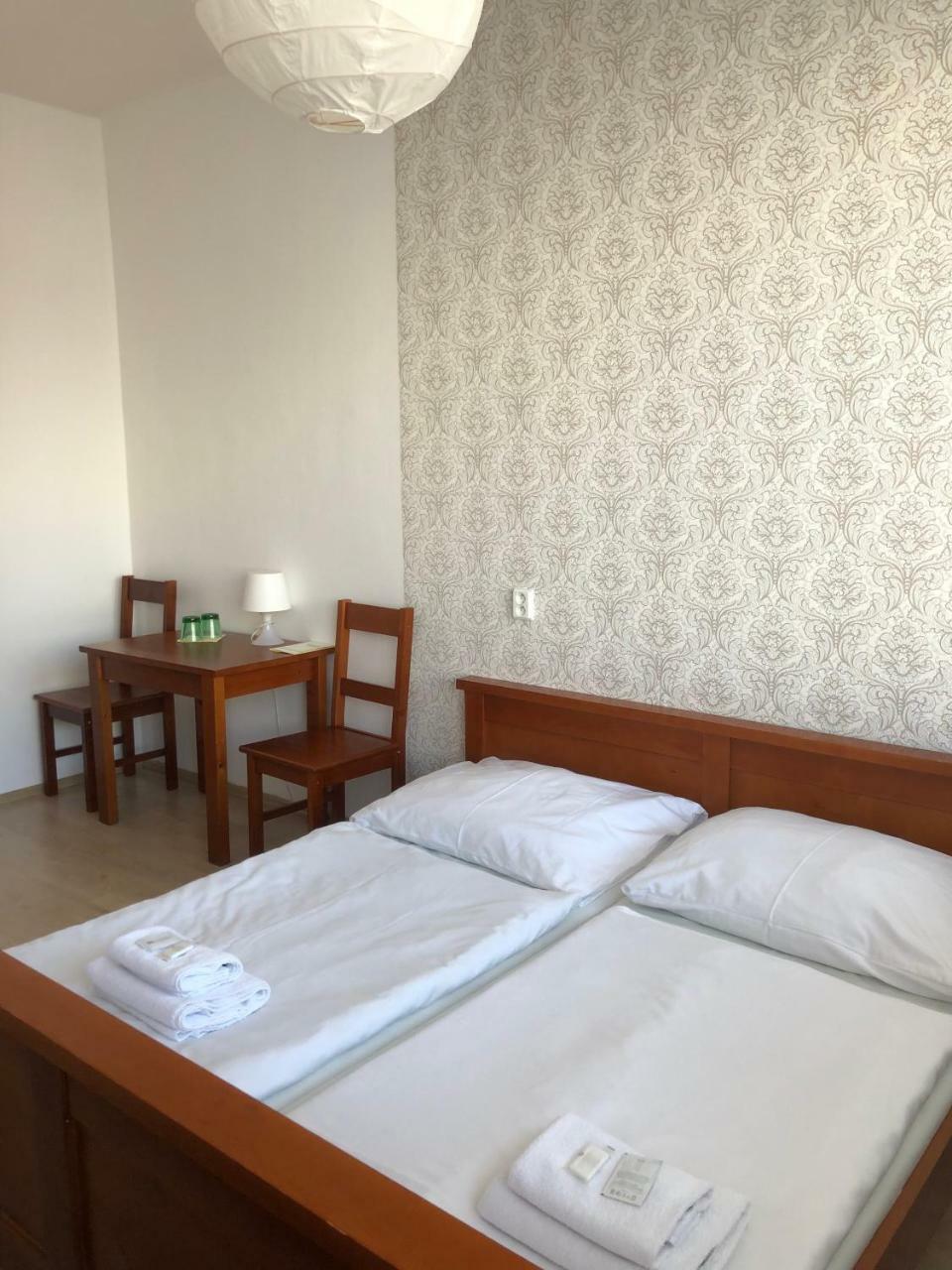 Hotel Ondras Злин Экстерьер фото