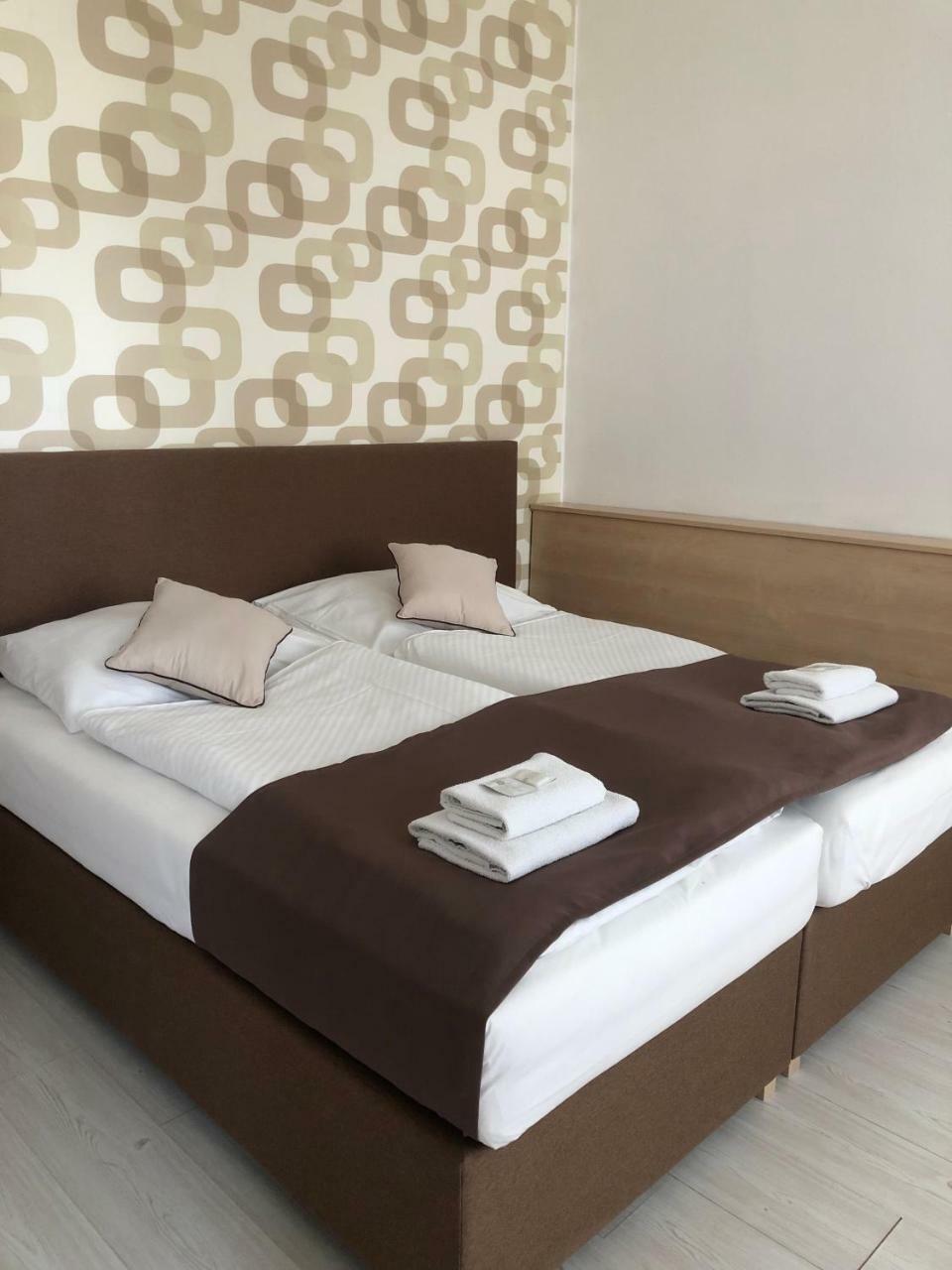 Hotel Ondras Злин Экстерьер фото