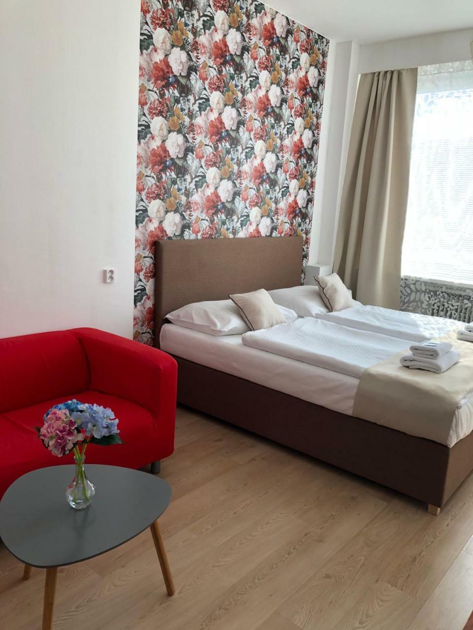 Hotel Ondras Злин Экстерьер фото