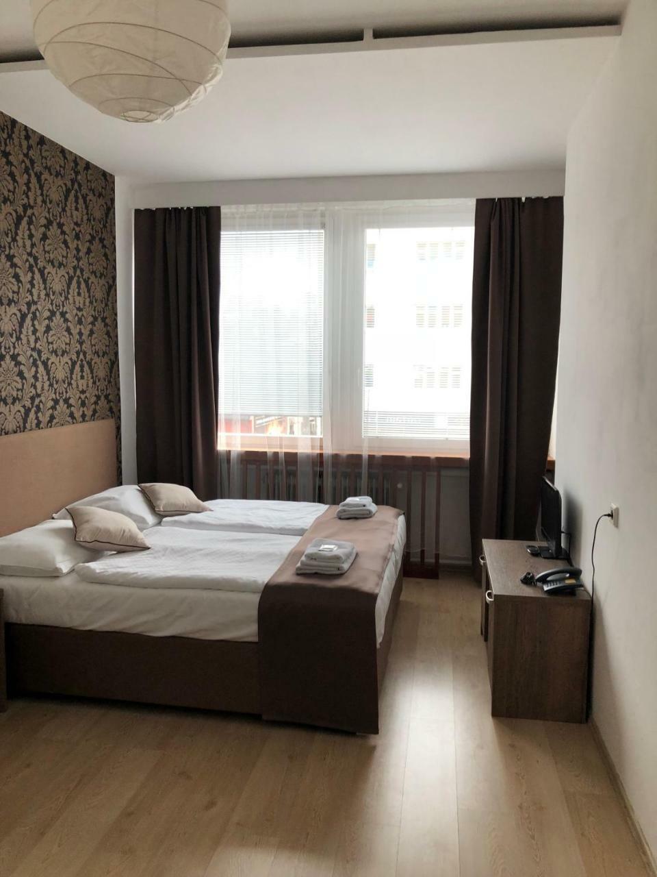 Hotel Ondras Злин Экстерьер фото