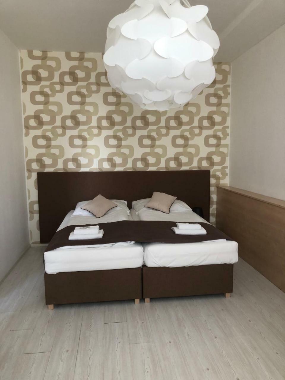 Hotel Ondras Злин Экстерьер фото